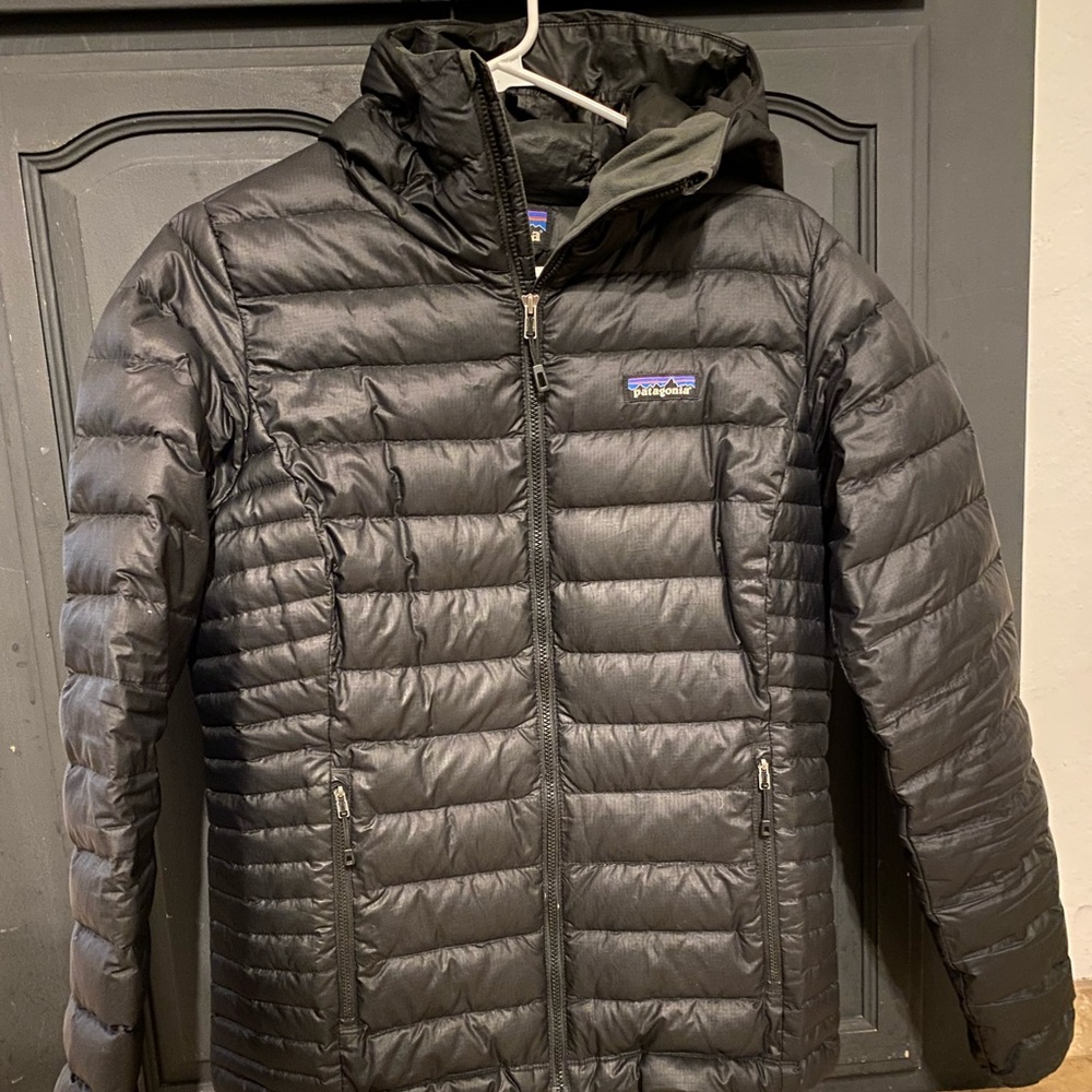 Patagonia woman’s down sweater hoody jacket /puffer
